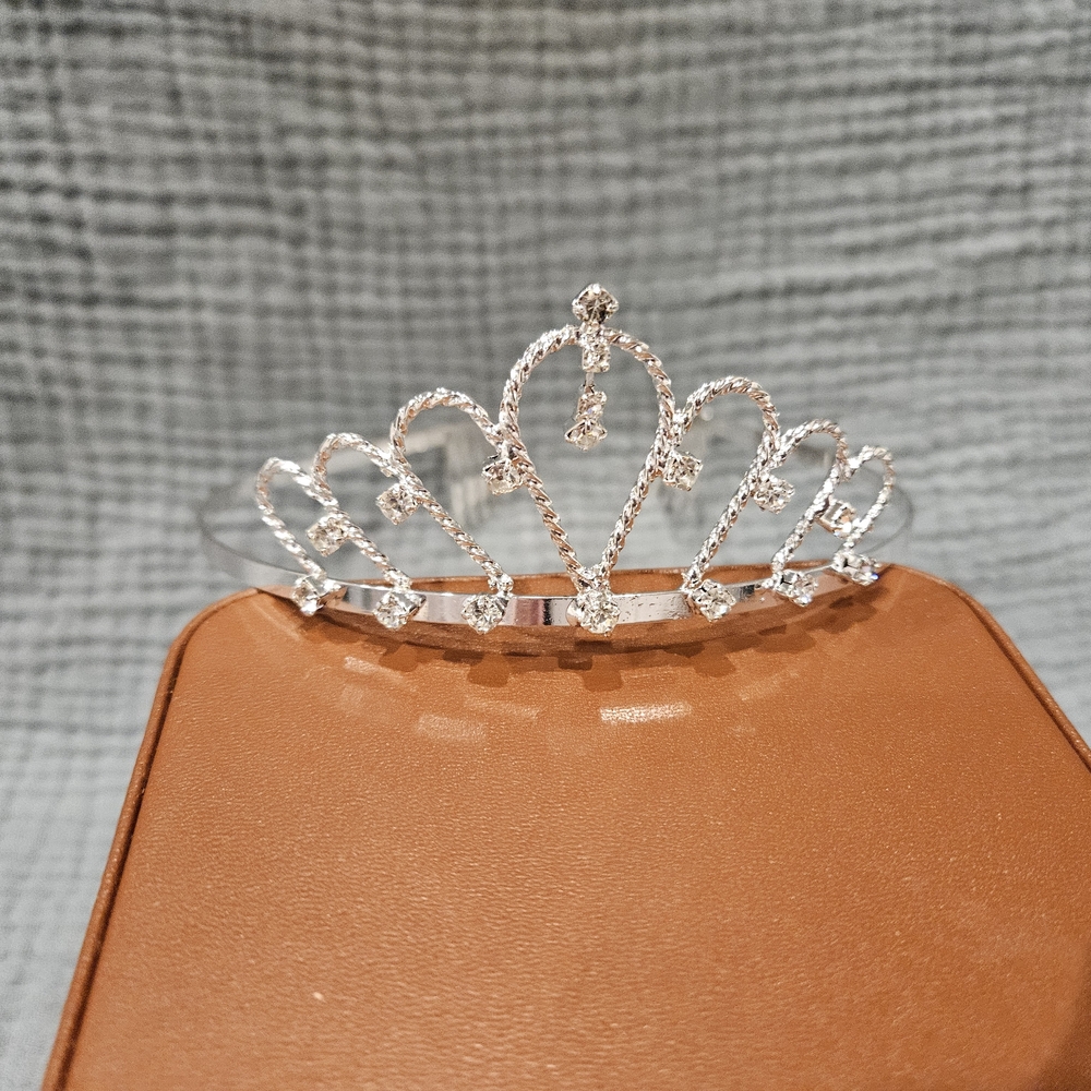 Elegant Silver Tiara Perfect For Prom/Homecoming